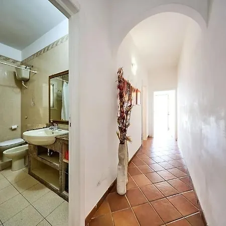 Pochi Passi Dalle Splendide Spiagge Di Baia Holiday home *