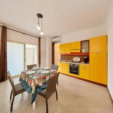Holiday home Pochi Passi Dalle Splendide Spiagge Di Baia